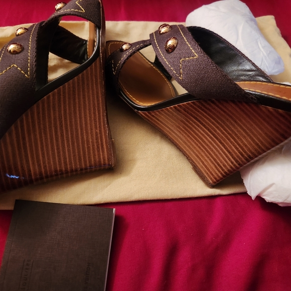 Louis Vuitton wedge sandals**SOLD** - Picture 9 of 12